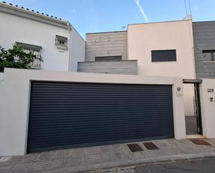 Vista exterior de Casa o xalet en venda en Torremolinos amb Aire condicionat, Terrassa i Piscina