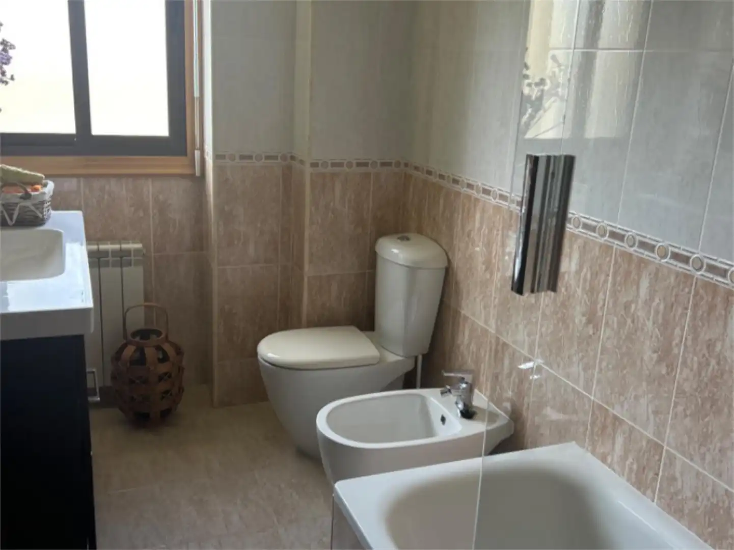 Badezimmer von Wohnung zur untervermieten in Ponteareas mit Heizung, Privatgarten und Parkett