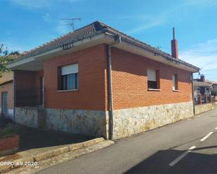 Vista exterior de Casa o xalet en venda en Alcubilla de Nogales amb Terrassa