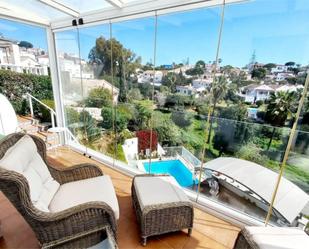 Vista exterior de Casa o xalet en venda en Mijas amb Aire condicionat, Terrassa i Piscina