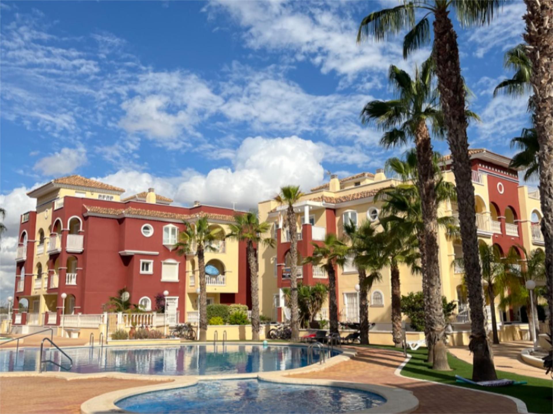 Vista exterior de Apartament en venda en Los Alcázares amb Aire condicionat i Terrassa