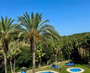 Jardí de Pis de lloguer en Marbella amb Terrassa i Piscina