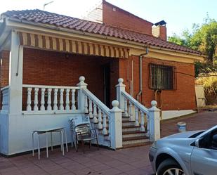 Vista exterior de Casa o xalet de lloguer en  Córdoba Capital amb Terrassa i Piscina