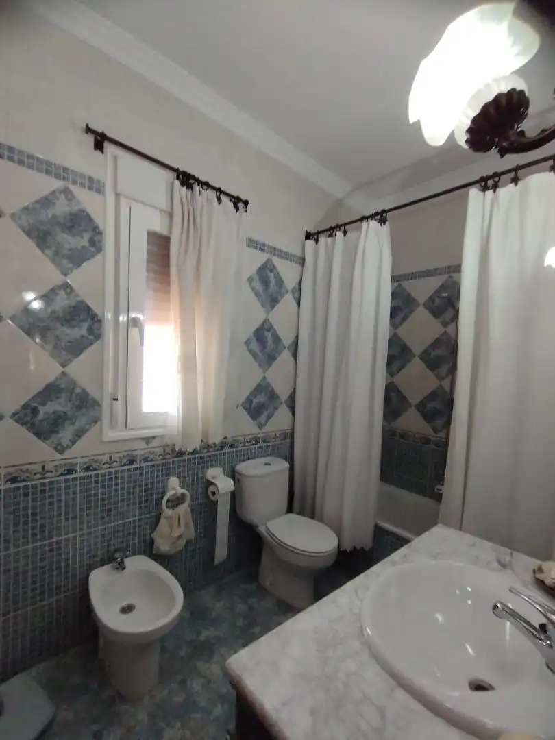 Casa adosada en venta en Calle Progreso, Manzanares Baño de Casa adosada en venta en Manzanares con Aire acondicionado, Calefacción y Terraza