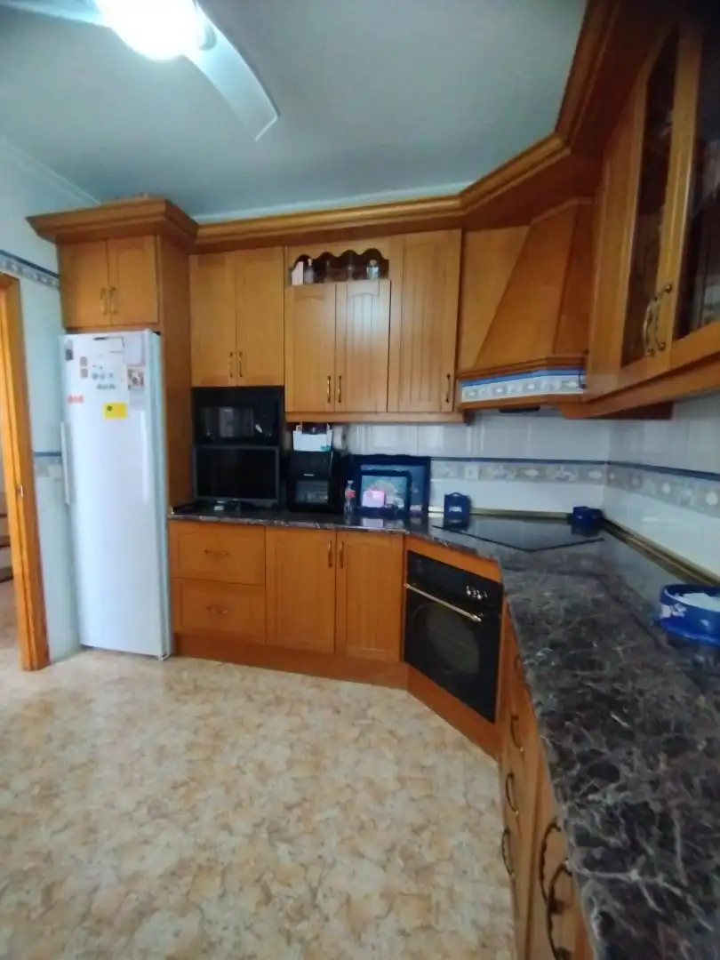 Casa adosada en venta en Calle Progreso, Manzanares Cocina de Casa adosada en venta en Manzanares con Aire acondicionado, Calefacción y Terraza