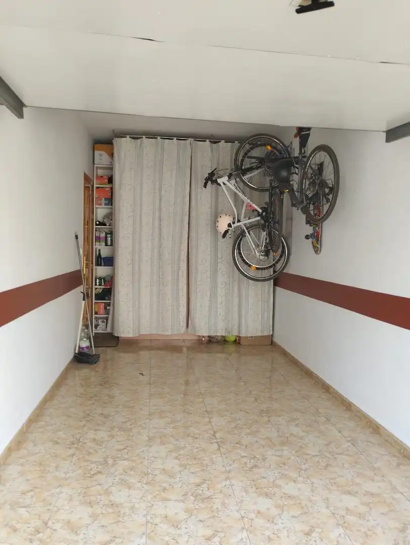 Casa adosada en venta en Calle Progreso, Manzanares Parking de Casa adosada en venta en Manzanares con Aire acondicionado, Calefacción y Terraza