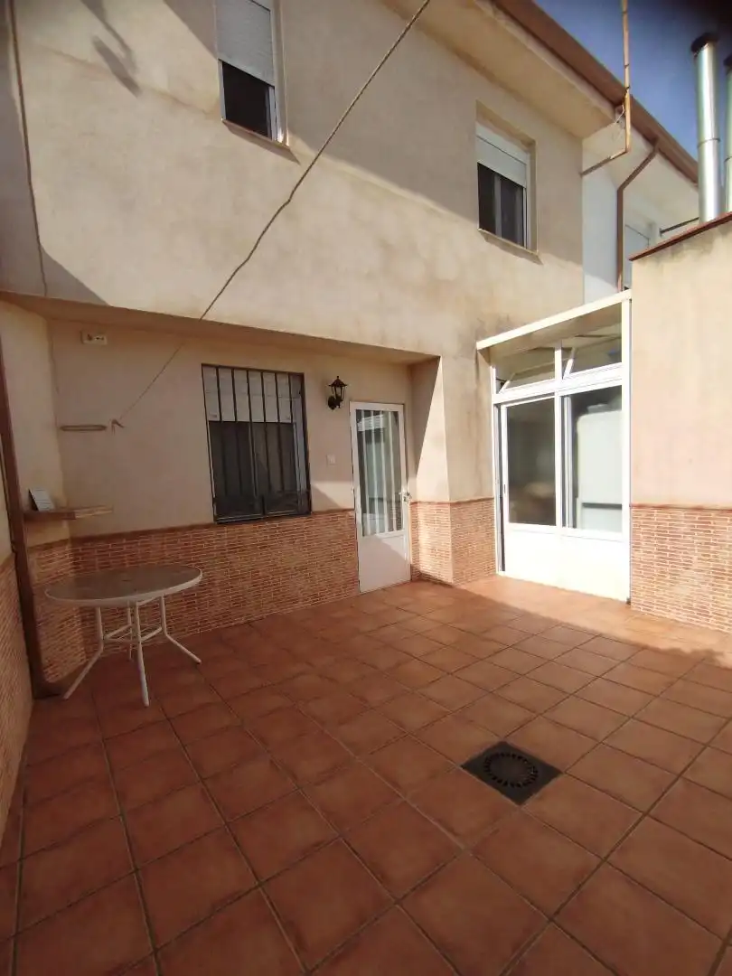 Casa adosada en venta en Calle Progreso, Manzanares Terraza de Casa adosada en venta en Manzanares con Aire acondicionado, Calefacción y Terraza