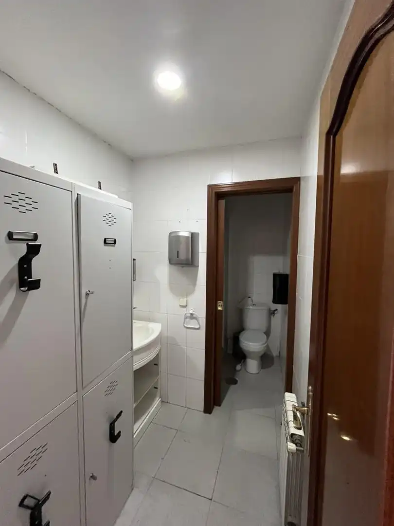 Baño de Local de alquiler en Madrid con Aire acondicionado