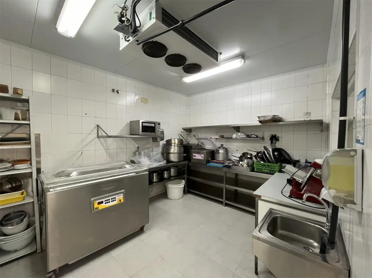 Cocina de Local de alquiler en Madrid con Aire acondicionado