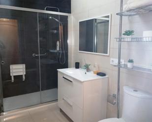 Bathroom of Flat to rent in Cangas 