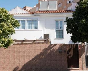 Exterior view of House or chalet for sale in  Sevilla Capital  with Terrace and Swimming Pool