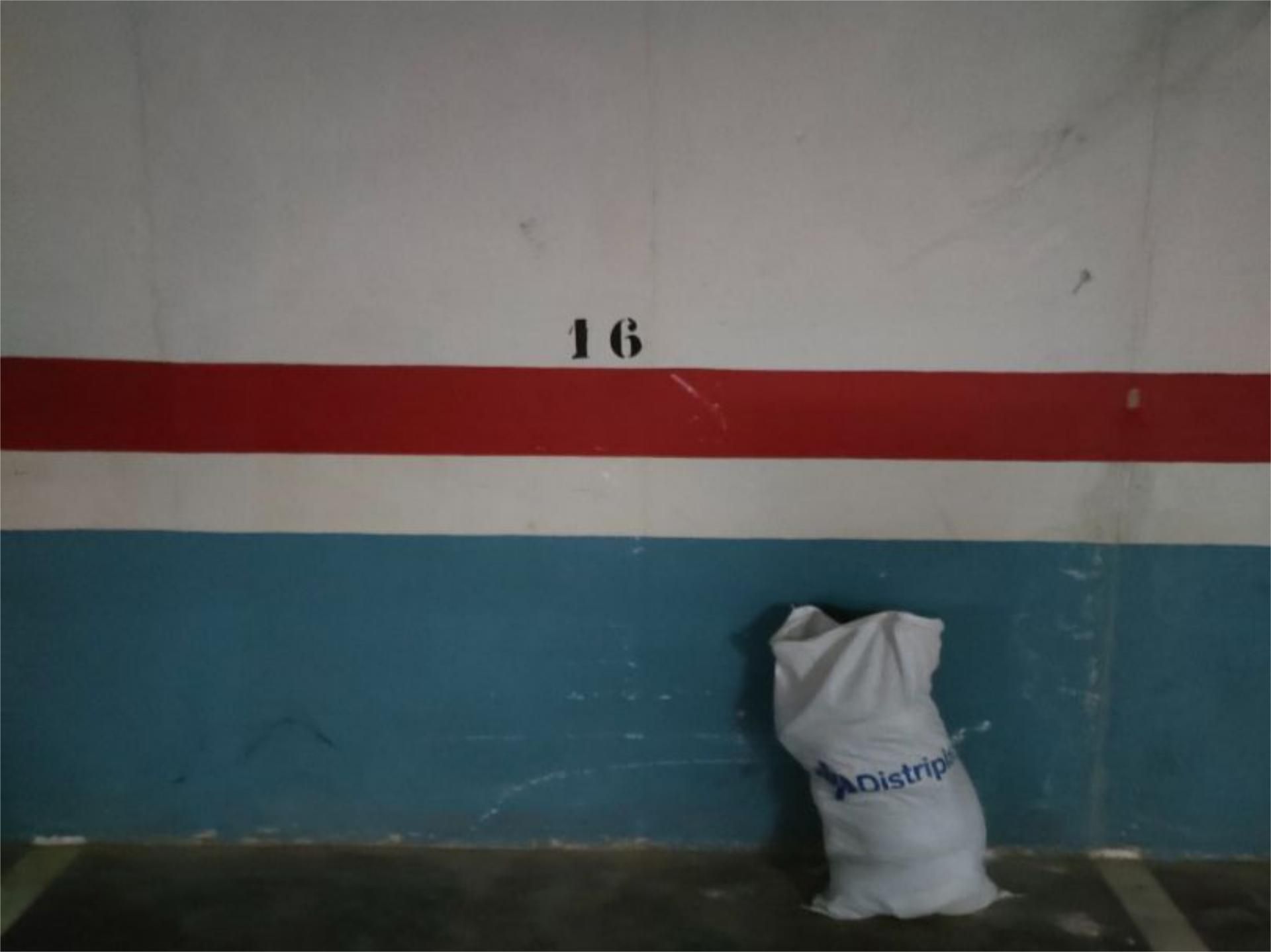 Garage to rent in Torrent
