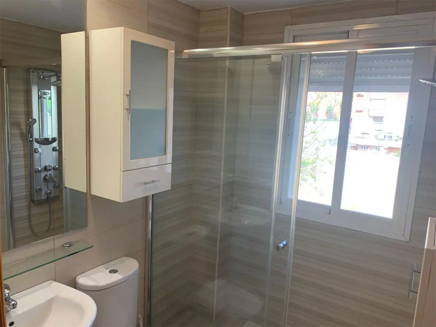 Houses for sale in Calle Derrocaderos, 7, Lancha del Genil Bathroom of Houses for sale in Granada Capital with Air Conditioner and Swimming Pool