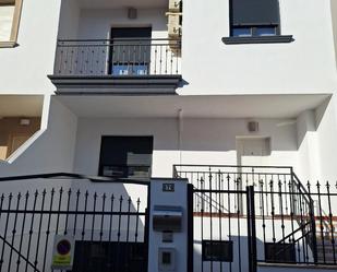 Vista exterior de Casa adosada en venda en Torre del Campo amb Aire condicionat, Terrassa i Balcó