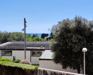 Vista exterior de Pis en venda en Sant Pol de Mar amb Aire condicionat, Piscina i Balcó