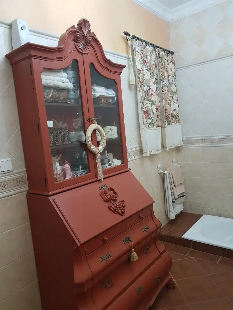 Casa adosada en venda a Calle Tulipanes, 48, El Palmar de Troya Bany de Casa adosada en venda en El Palmar de Troya amb Traster