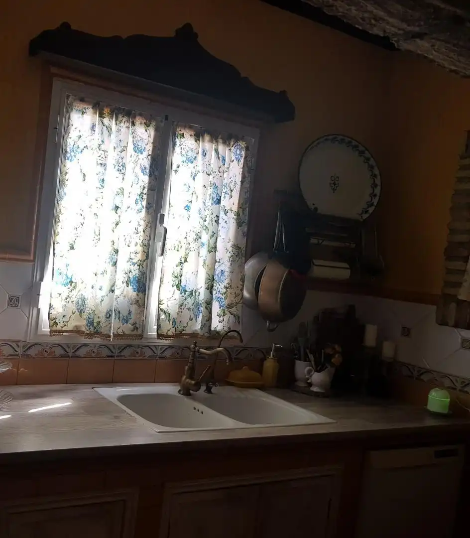 Casa adosada en venda a Calle Tulipanes, 48, El Palmar de Troya Cuina de Casa adosada en venda en El Palmar de Troya amb Traster