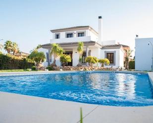 Piscina de Casa o xalet en venda en Bormujos amb Aire condicionat, Calefacció i Jardí privat