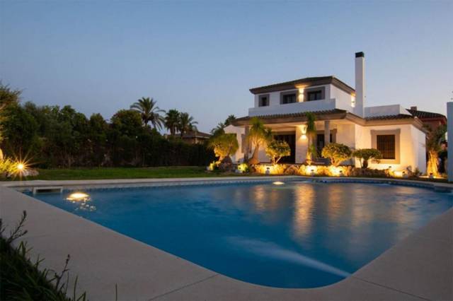 Casa-chalet en Venta en Avenida Jazmines, 51 en El Zaudín - Club de Golf