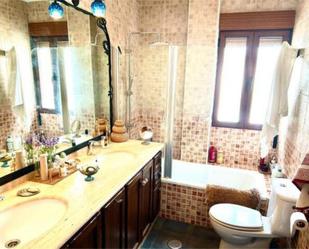 Bathroom of House or chalet for sale in Vegas del Genil  with Terrace and Swimming Pool