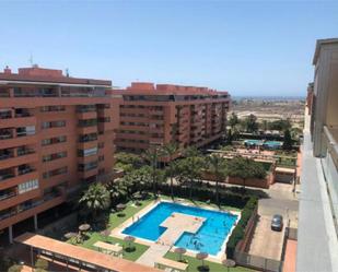 Vista exterior de Àtic en venda en  Almería Capital amb Terrassa i Piscina