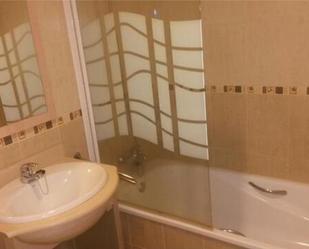 Bathroom of Flat for sale in Fuensaldaña