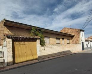 Vista exterior de Casa o xalet en venda en Churriana de la Vega amb Jardí privat i Piscina