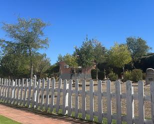 Vista exterior de Casa o xalet per a compartir en Barajas de Melo amb Aire condicionat, Terrassa i Piscina