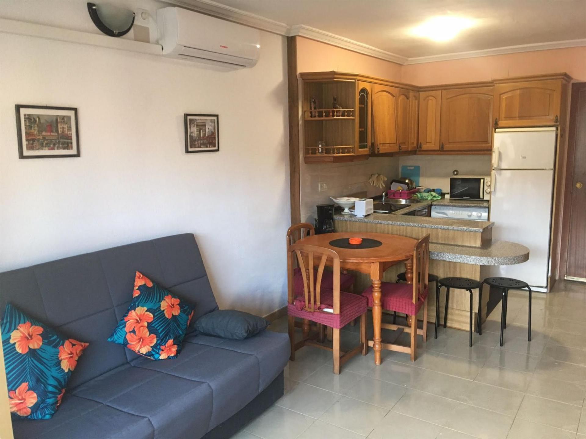 Flat to rent in Carrer d'Isaac Albéniz, 13, La Pineda