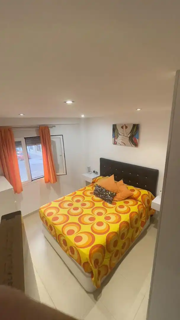 Piso en venta en Puntales - Zona Franca Habitación de Piso en venta en Cádiz con Horno, Microondas y Balcón