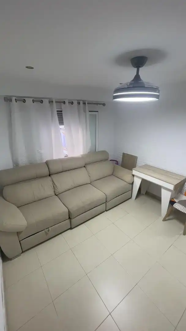 Piso en venta en Puntales - Zona Franca Sala de estar de Piso en venta en Cádiz con Horno, Microondas y Balcón