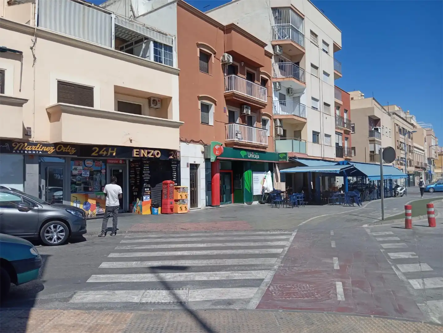 Außenansicht von Wohnung zum Verkauf in Almería mit Klimaanlage, Heizung und Parkett
