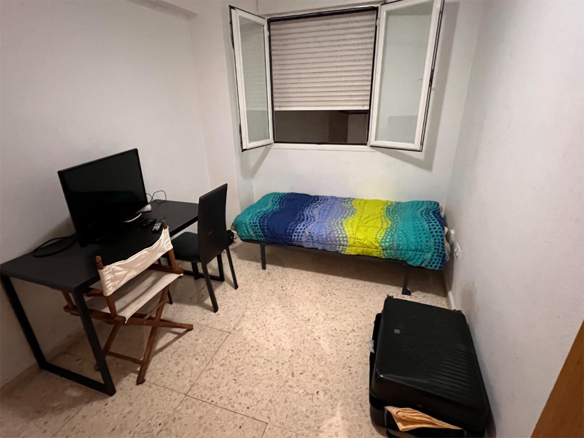 Dormitori de Pis per a compartir en Alicante / Alacant amb Traster, Piscina i Moblat