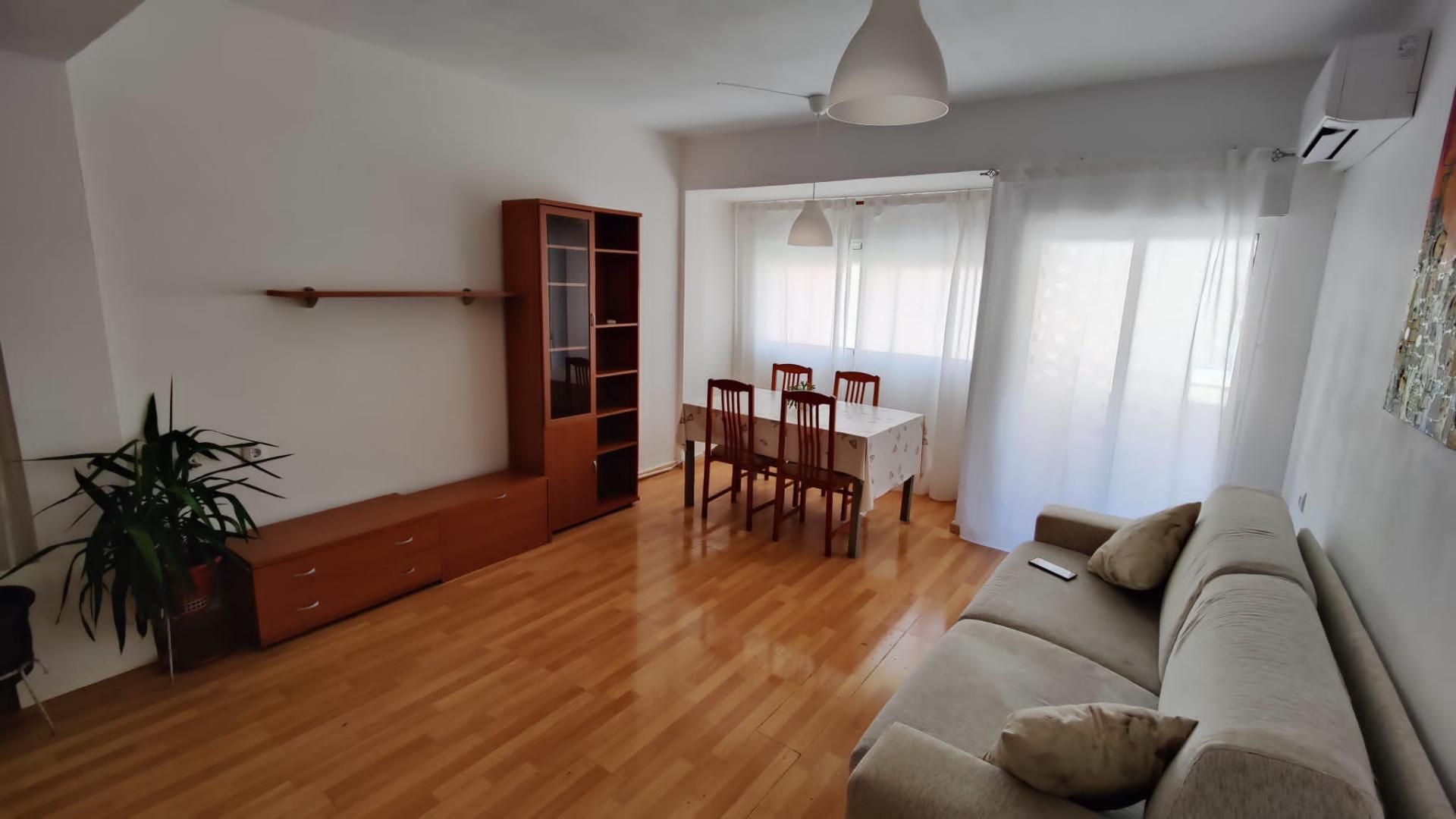 Sala d'estar de Dúplex per a compartir en  Valencia Capital amb Aire condicionat, Parquet i Moblat
