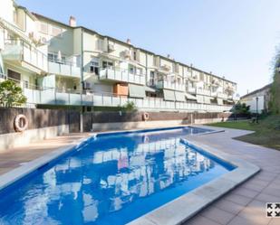 Piscina de Dúplex en venda en Sant Vicenç Dels Horts amb Aire condicionat, Terrassa i Piscina