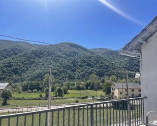 Vista exterior de Casa o xalet en venda en Villablino amb Calefacció, Jardí privat i Terrassa