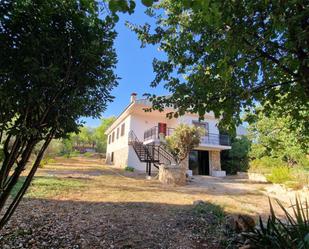 Vista exterior de Casa o xalet en venda en Mondéjar amb Jardí privat, Terrassa i Traster