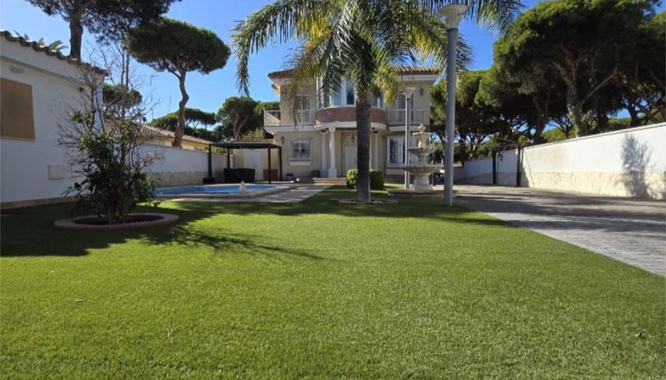 Casa o chalet en venta en Calle el Cangrejo, 25, La Barrosa, Chiclana de la Frontera - imagen 1 Foto 1 de Casa o chalet en venta en Calle el Cangrejo, 25, La Barrosa, Chiclana de la Frontera