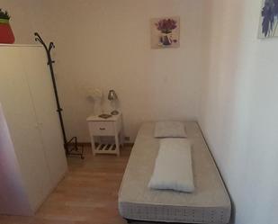 Bedroom of Flat to share in Badalona