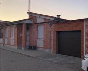 Vista exterior de Casa adosada en venda en La Seca  amb Terrassa