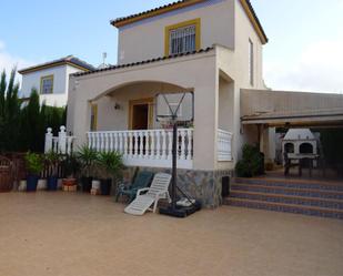 Vista exterior de Casa o xalet en venda en Torrevieja amb Aire condicionat, Terrassa i Piscina