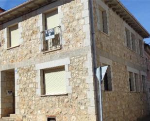 Vista exterior de Casa adosada en venda en Valdorros amb Balcó