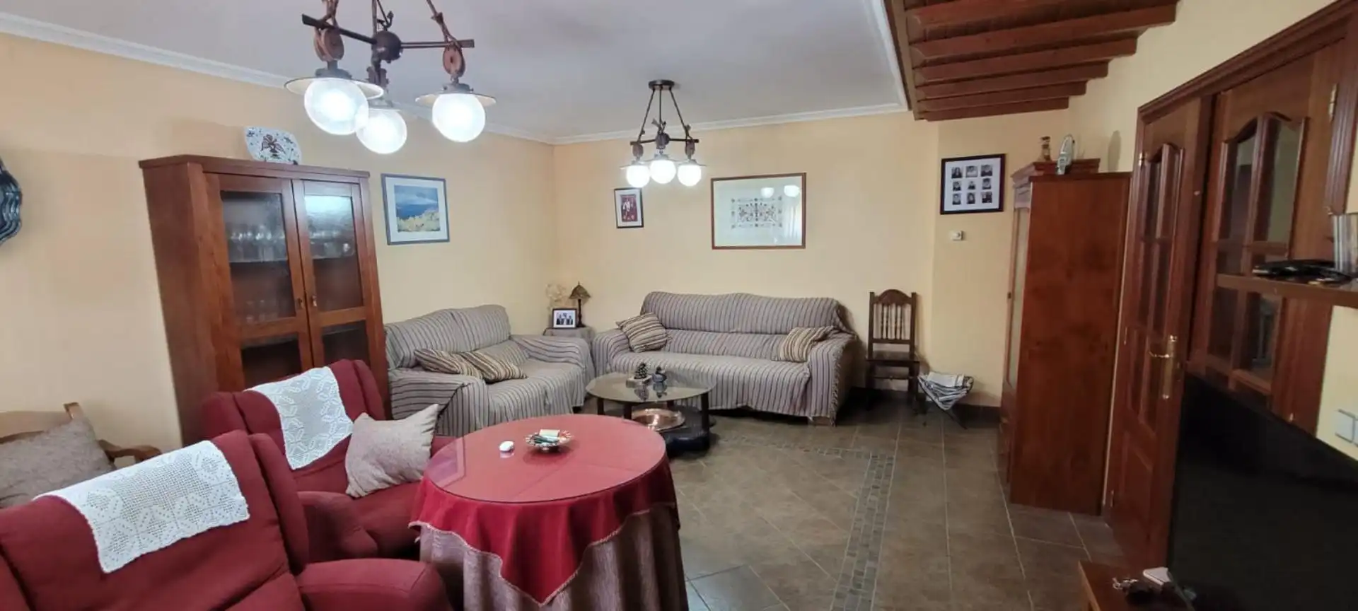Houses for sale in Calle del Medio, Aldeanueva de la Sierra Living room of Houses for sale in Aldeanueva de la Sierra with Heating, Storage room and Furnished
