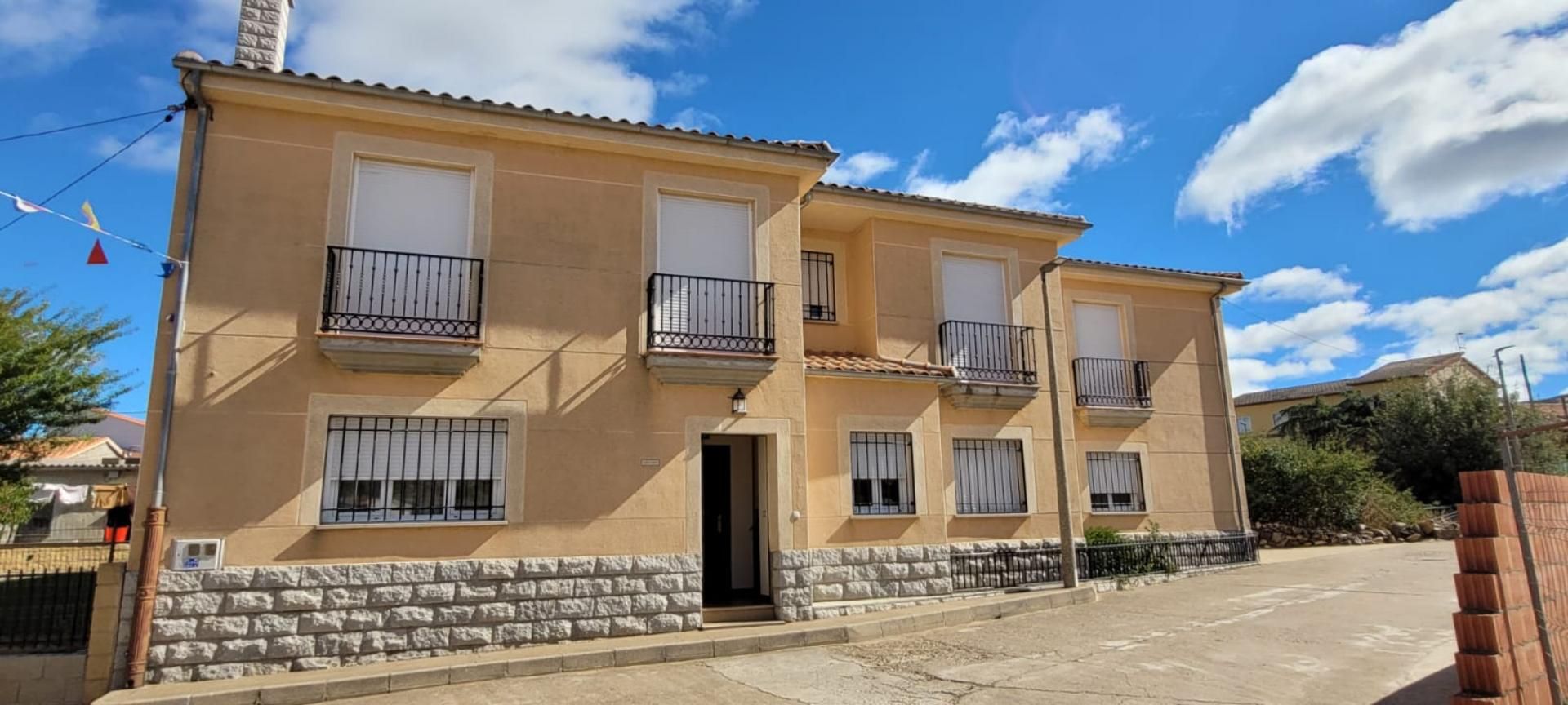 Exterior view of House or chalet for sale in Aldeanueva de la Sierra  with Heating, Storage room and Furnished
