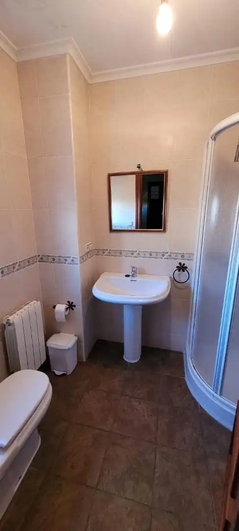 Houses for sale in Calle del Medio, Aldeanueva de la Sierra Bathroom of Houses for sale in Aldeanueva de la Sierra with Heating, Storage room and Furnished