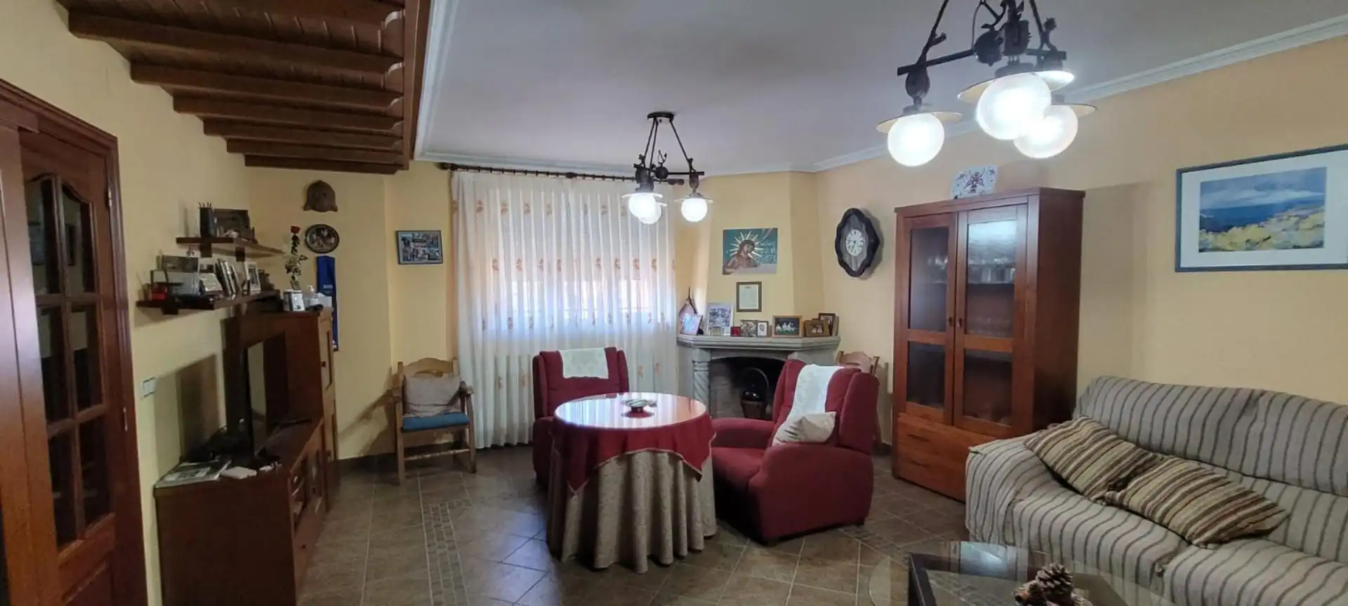 Houses for sale in Calle del Medio, Aldeanueva de la Sierra Living room of Houses for sale in Aldeanueva de la Sierra with Heating, Storage room and Furnished