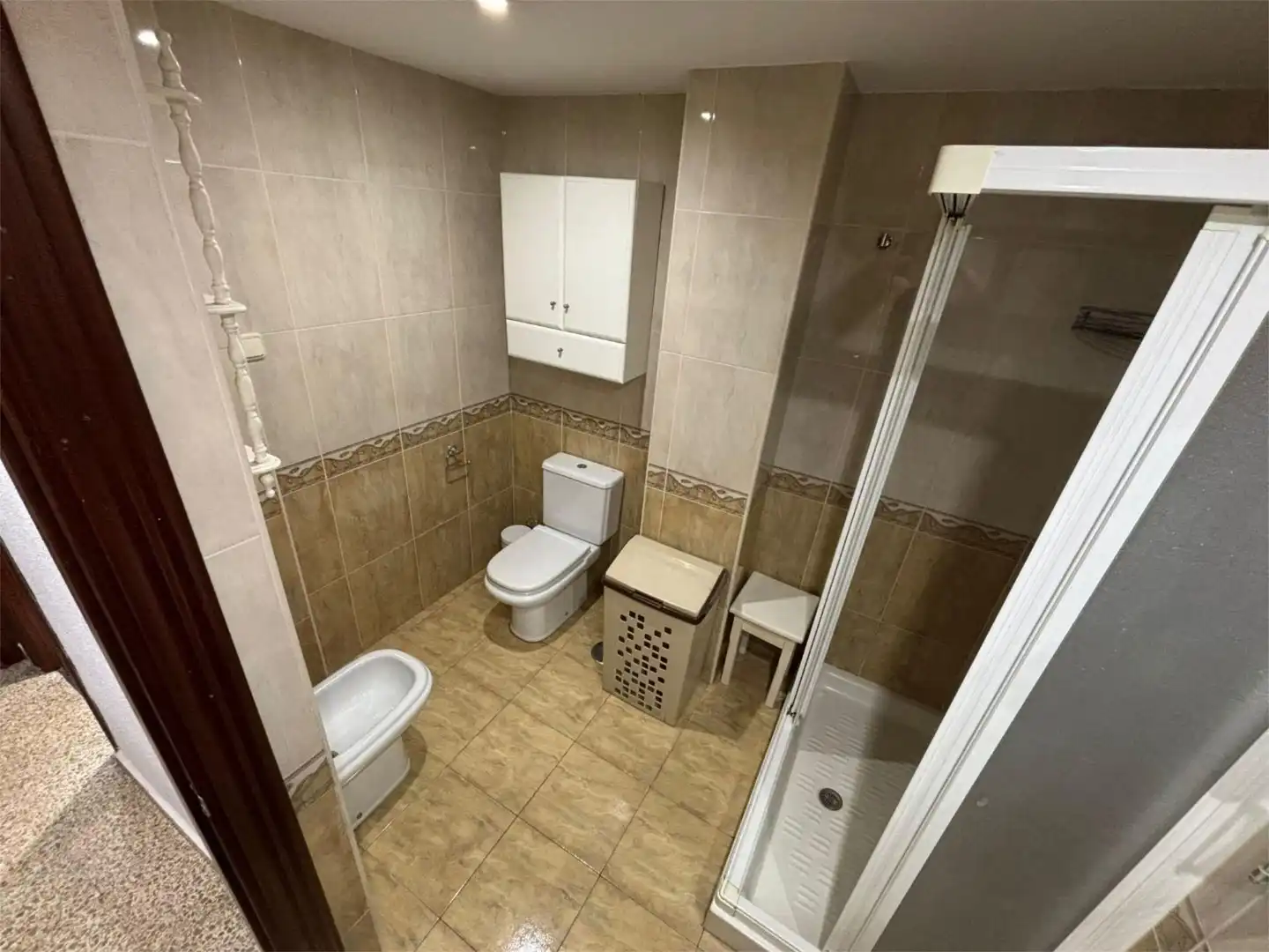 Habitación en Calle Almenillas, 8, Camino de Ronda Baño de Piso para compartir en Granada con Aire acondicionado, Amueblado y Balcón