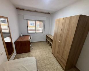 Bedroom of Flat to share in  Granada Capital  with Air Conditioner and Balcony