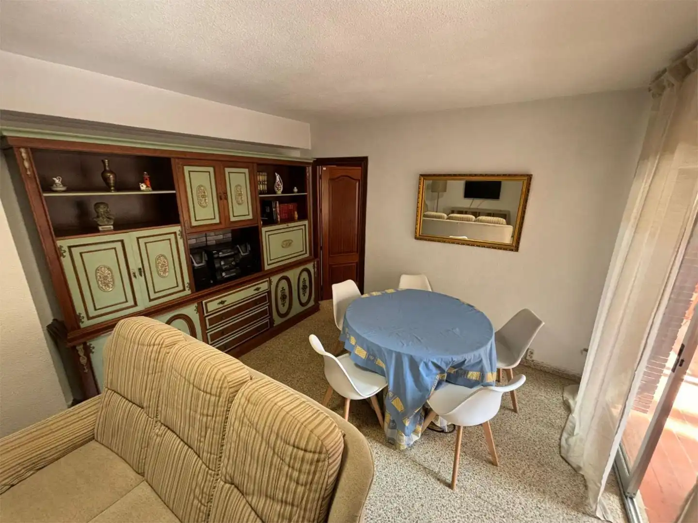Habitación en Calle Almenillas, 8, Camino de Ronda Sala de estar de Piso para compartir en Granada con Aire acondicionado, Amueblado y Balcón