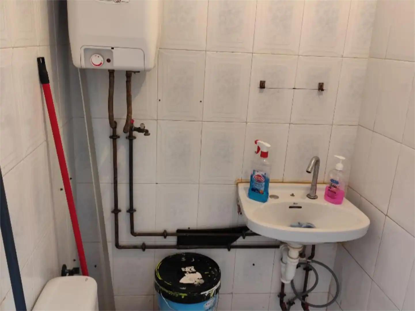 Bathroom of Commercial properties for sale in La Línea de la Concepción